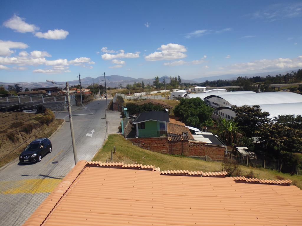 Residencial El Viajero Maison d'hôtes Tababela